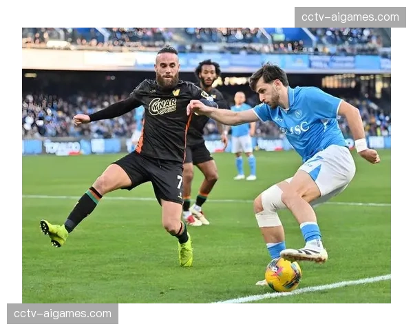 通讯：走访意甲萨索洛训练基地，看中游球队如何演练快速由守转攻。